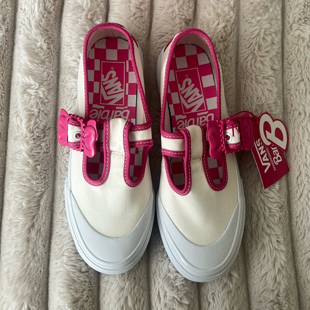 Vans x Barbie Style 93 DX Mary Jane Skate
Women's Sneakers | Size: 6.5